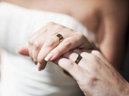 Сколько пар в Украине поженились на День влюбленных?