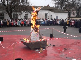 В центре Херсона сожгли символ зимы (фото)