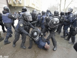 Стычки во время суда над Трухановым: полиция задержала троих