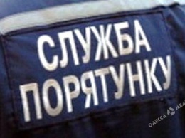 В Одесской области спасатели доставали застрявшие в грязи фуры и КаМаЗ