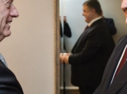 Порошенко обговорил с министром обороны США ситуацию на Донбассе