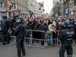 В Берлине правым популистам не дали провести "марш женщин"