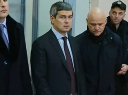 Труханов нарушил постановление суда: комментарий адвоката о правовых последствиях (ФОТО)