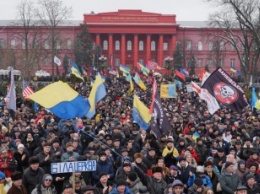 Закрытое метро и отсутствие Саакашвили: появились яркие фото, как в центре Киева требуют импичмента Порошенко