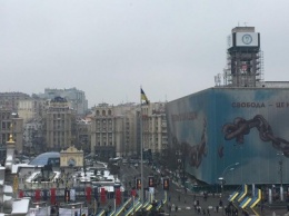 Что происходит на Майдане Независимости в Киеве в эти минуты (ФОТО, ВИДЕО)