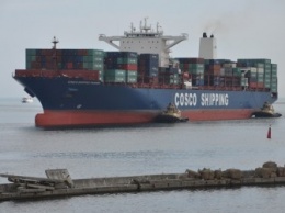 В Одесском порту обработали одновременно три 300-метровых контейнеровоза