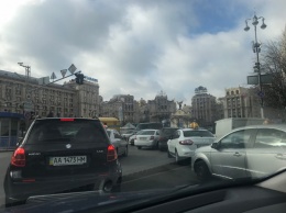 Из-за перекрытого Крещатика Киев простаивает в жутких пробках