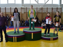 Пять бронзовых медалей привезли крымские девушки с первенства ЮФО по женской борьбе