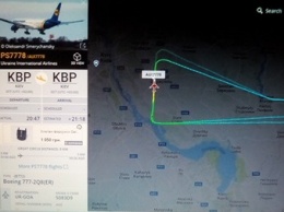 Самолет, выполнявший авиарейс Киев-Херсон, развернули на полпути