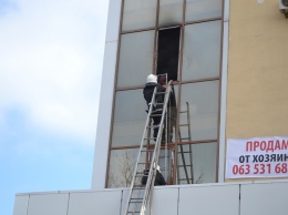 Одесские спасатели потушили пожар в 18-этажном доме