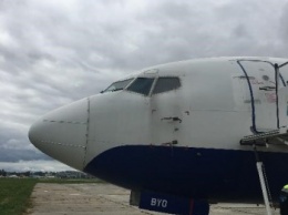 Заблокированный уже 2,5 года в киевском аэропорту Boeing 737 пытаются продать на авиабарахолке (фото)