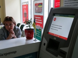 Украинцам разрешат получать пенсии и соцвыплаты в частных банках