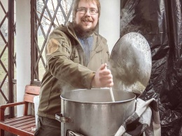 В Запорожье сварили экспериментальное пиво на костре (Фото)