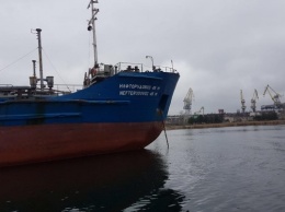 В Херсоне арестовали судно возившее ильмент в Крым