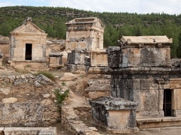 Раскрыта тайна смертельно опасного античного грота в Турции