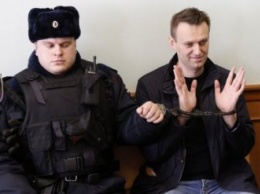 Полиция задержала Навального, когда он пошел к стоматологу
