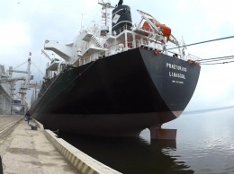 В Николаевском морпорту зафиксировали загрязнение воды: экоинспекторы заявили, что их не допустили на иностранное судно