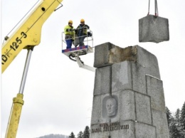 В Польше сносят памятник генералу, убитому УПА