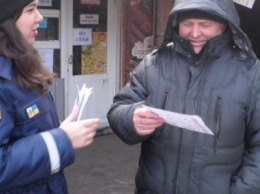 Спасатели Покровска повели информационно-разъяснительную работу на рынке