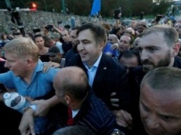 Луценко грозится снять неприкосновенность с депутатов, содействовавших Саакашвили
