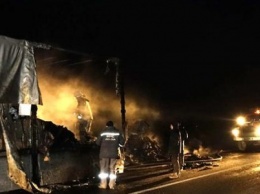 На трассе Кременчуг-Полтава сгорела фура с макулатурой (ФОТО)