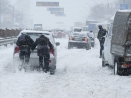 Запорожскую область засыпает снегом: дорожники перешли на круглосуточное дежурство