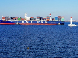 В Одесский порт зашел «юбилейный» контейнеровоз-гигант (фото)