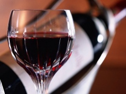 Исследование: красное вино спасает зубы от кариеса