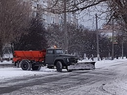 В 6:00 основные магистрали Бердянска были убраны и подсыпаны