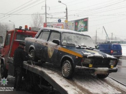 Одесские патрульные задержали пьяного вооруженного охранника, управлявшего автомобилем с сиреной