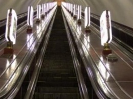 В киевском метро предлагают вернуть светильники без рекламы