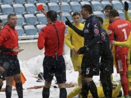 Николаевский арбитр Миланич свой дебют в футбольной премьер-лиге отметил красной карточкой