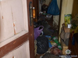 Спасая 77-летнюю пенсиорнерку, полицейские в Николаеве нашли в квартире мумифицированное тело ее матери