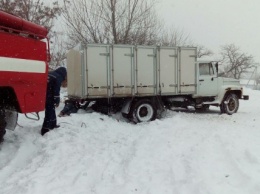 На Николаевщине из снежных заносов вытянули 55 автомобилей, 29 населенных пунктов обесточено