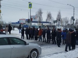 Перекрыли Донецкое шоссе: в Днепре жители митинговали против отмены маршрута №125 (ФОТО)