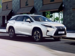 Lexus привез в Россию семиместный RX