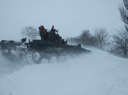 На дорогах Николаевской области снег убирают сто машин