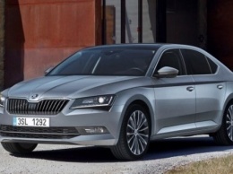 Гибридный Skoda Superb PHEV представят в 2019 году