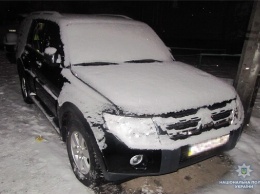 В Киеве поймали вора, который вскрывал авто обычной отверткой
