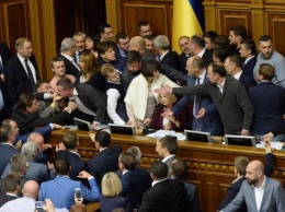 Мнения полярно разнятся: почему парламентарии так боятся досрочных выборов