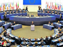 Европарламент одобрил санкции против Польши