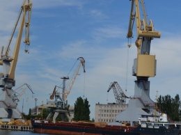 На Херсонской верфи СМГ заменят на кране самый большой подшипник в городе