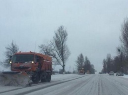 Снегопад на Харьковщине: в нескольких районах дороги до сих пор не расчищены