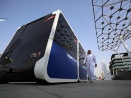 В Дубае по улицам уже разъезжают автономные автобусы-капсулы (фото)