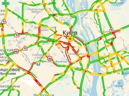 Вечерние пробки в Киеве достигли 9 баллов, город практически стоит