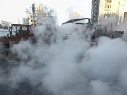 В Киеве из-за взрыва на тепломагистрали без отопления остались дома, школа и больница