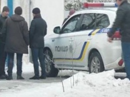 В Бердянске активист, пытавшийся ворваться в здание "Водоканала", ударил журналиста, - ФОТО, ВИДЕО