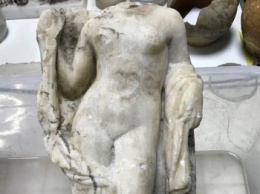 Строители метро в Салониках откопали статую обнаженной Афродиты (фото)