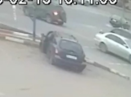 Одесситка утверждает, что неизвестный мужчина пытался затащить в машину ее ребенка (ВИДЕО)