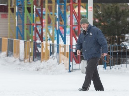 Днепр в снегу: горожане гуляют по заснеженному парку Глобы